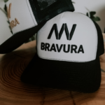 BRVA Trucker Hat - biała z czarnym haftem